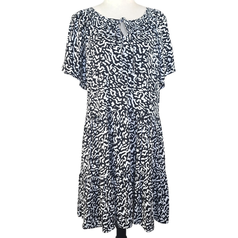 NINE WEST Ruffle Dress Size M Black & White Abstract Rayon Short Sleeve